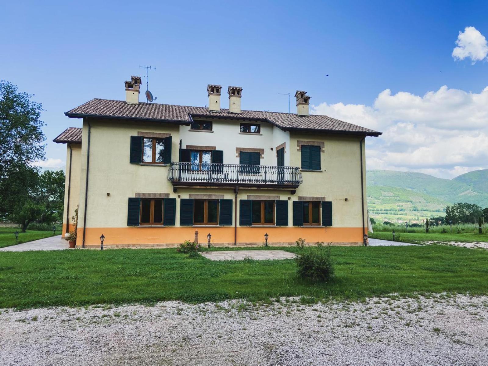 Villa Tadina Гуальдо-Тадино Экстерьер фото