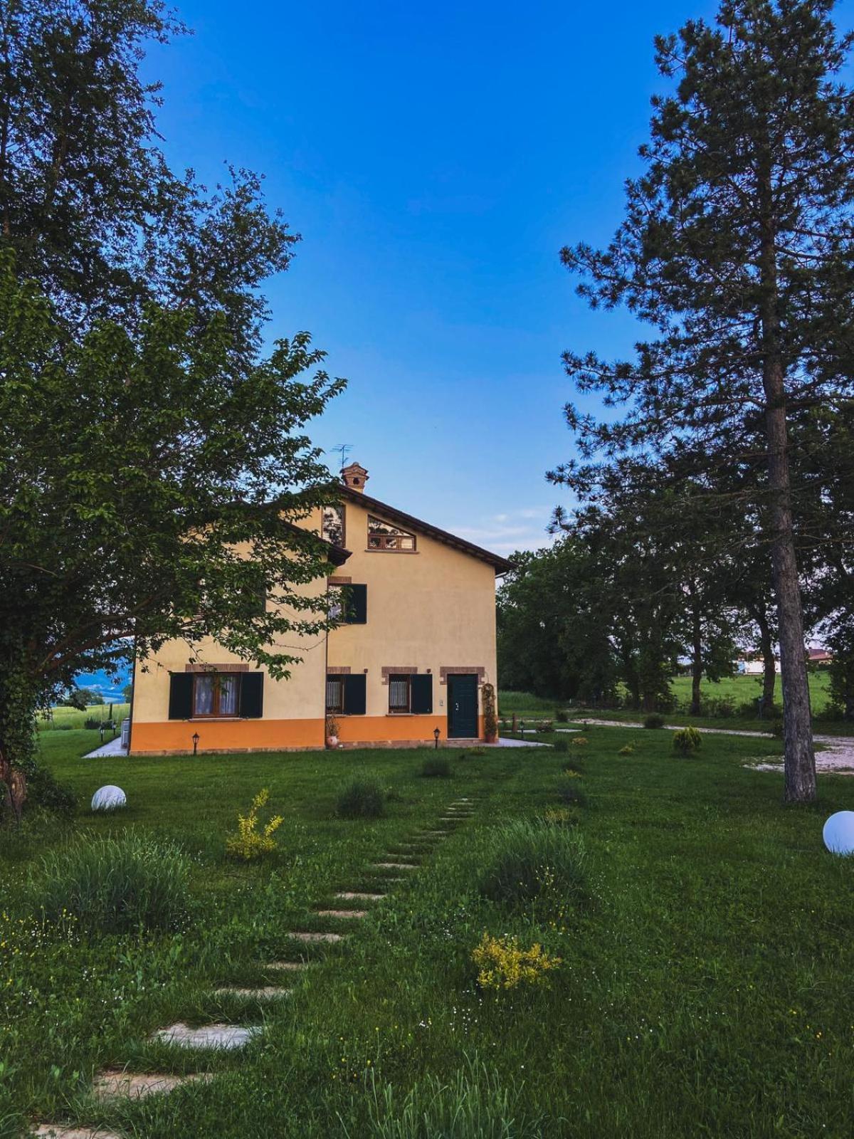 Villa Tadina Гуальдо-Тадино Экстерьер фото